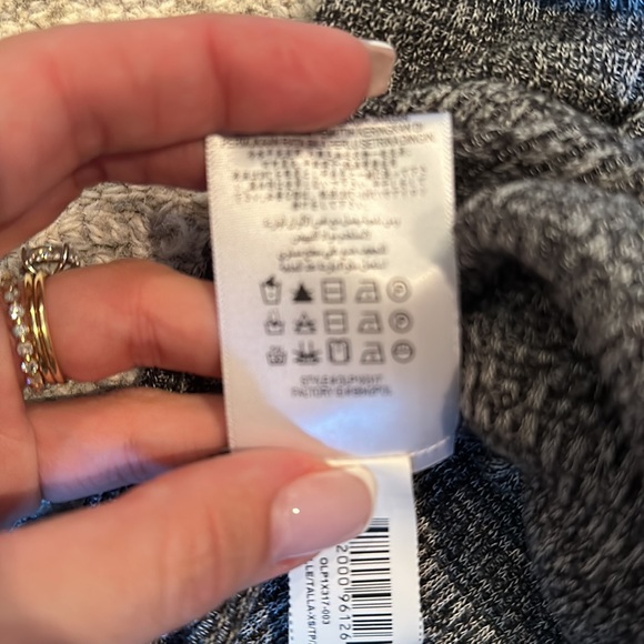 BCBG Long Tunic with side slits- size XS - Picture 4 of 6